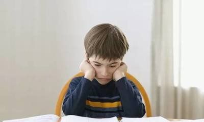 父母|不自律是孩子的本能,不要指望孩子自觉,聪明父母有意培养他自律