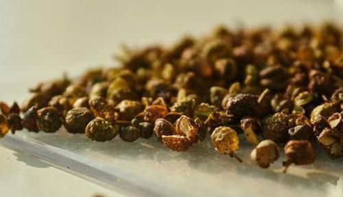 常用|常用花椒水泡脚,胜吃补药?长期泡脚的人,可以收获哪些好处?