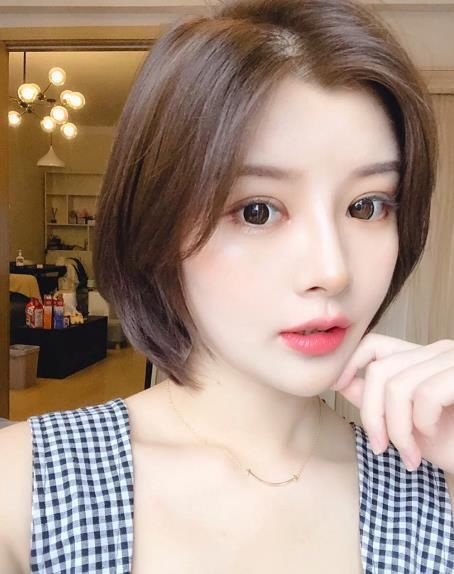 长发曾经后进了！短发才是今年年“前卫掌管”发型，气质又减龄