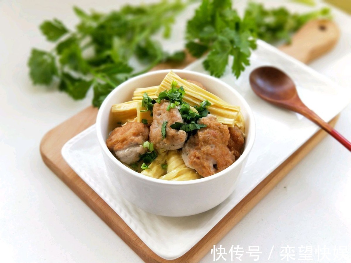 绞肉机|肉丸和腐竹一起焖煮,鲜美下饭,做法简单,豆香味浓郁,很好吃