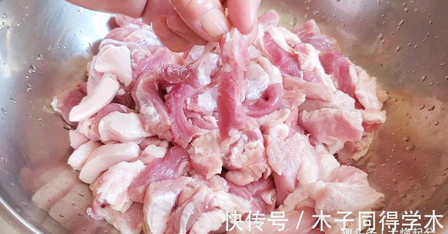 面粉|五花肉别炖着吃了，教你最过瘾的做法，香而不腻，大厨吃了都点赞