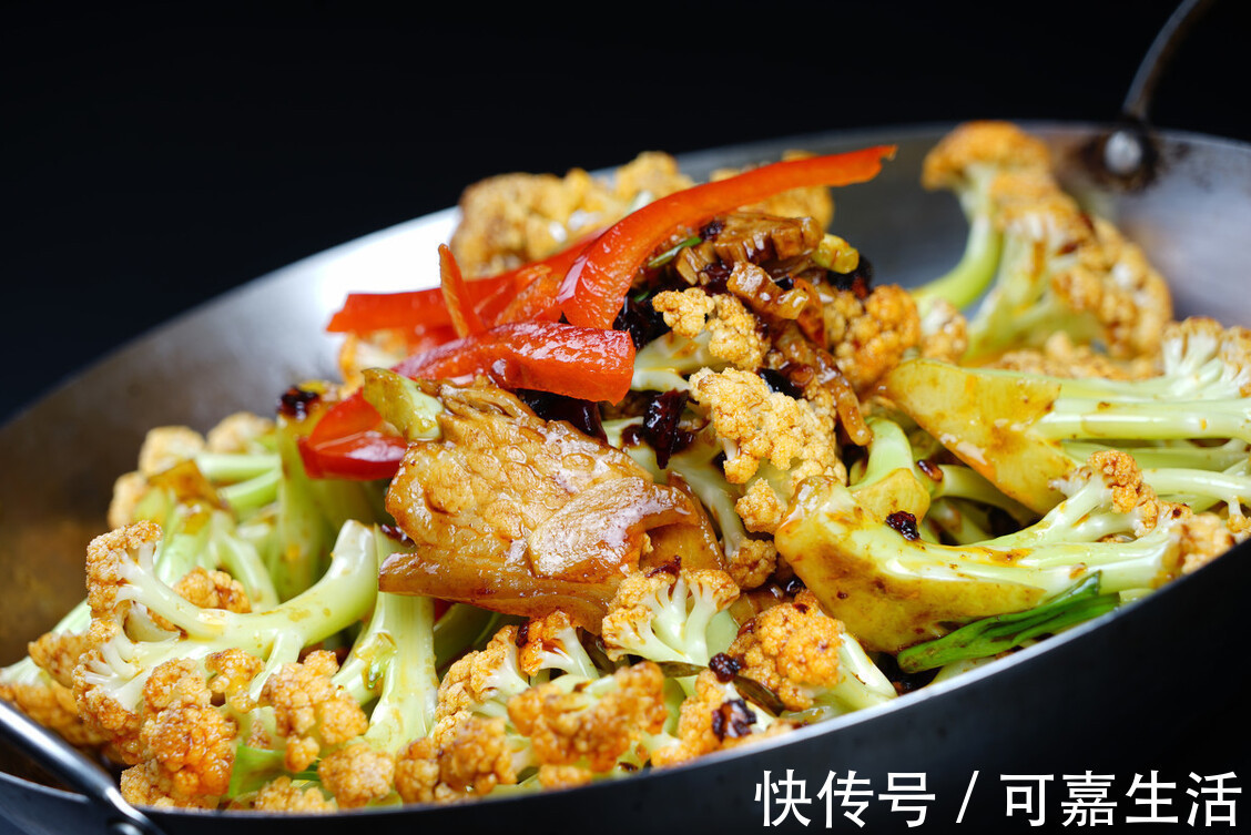 香香|炒花菜，直接炒还是先焯水都错了，教你一招，花菜香脆又入味