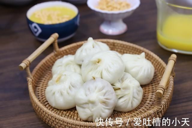 包子|皮薄馅大还流油的肉包子，连吃三个都不够，做法简单一定要学