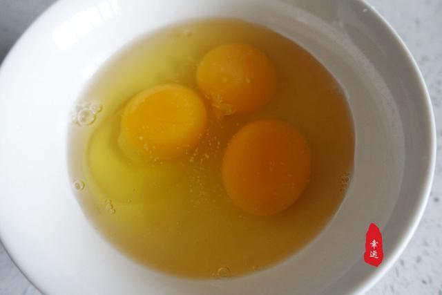 又白又松软的包子,馅料鲜嫩适口,配上小米南瓜粥,吃得美美哒