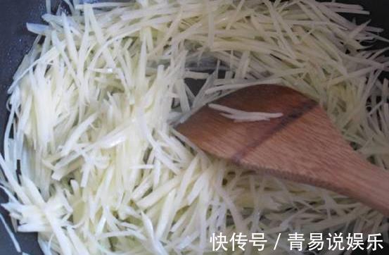 炒醋溜土豆丝,是先放醋还是后放醋大厨提醒记住这几个小技巧