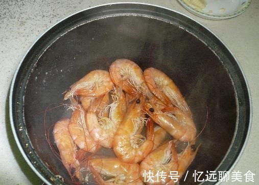 40年大厨：不管煮什么虾，出锅之前多加一步！虾肉鲜嫩无腥味