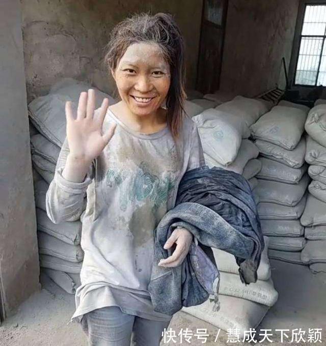 低俗|劣质网红账号被封引争议，无底线炒作污染网络环境，网友拍手叫好