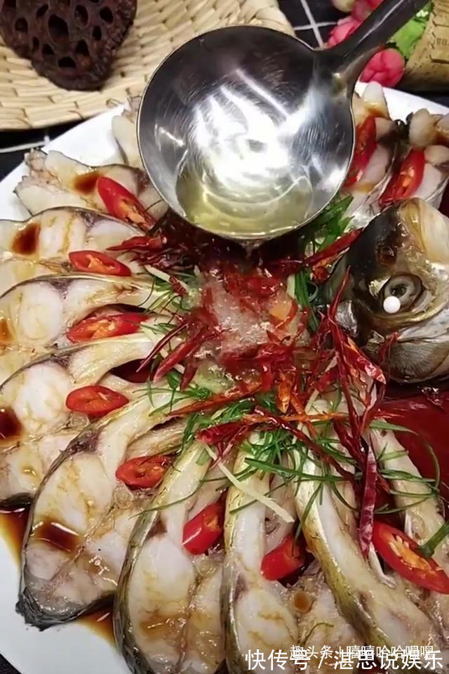 制作简单,上手快,活鱼的最高礼遇之清蒸武昌鱼!