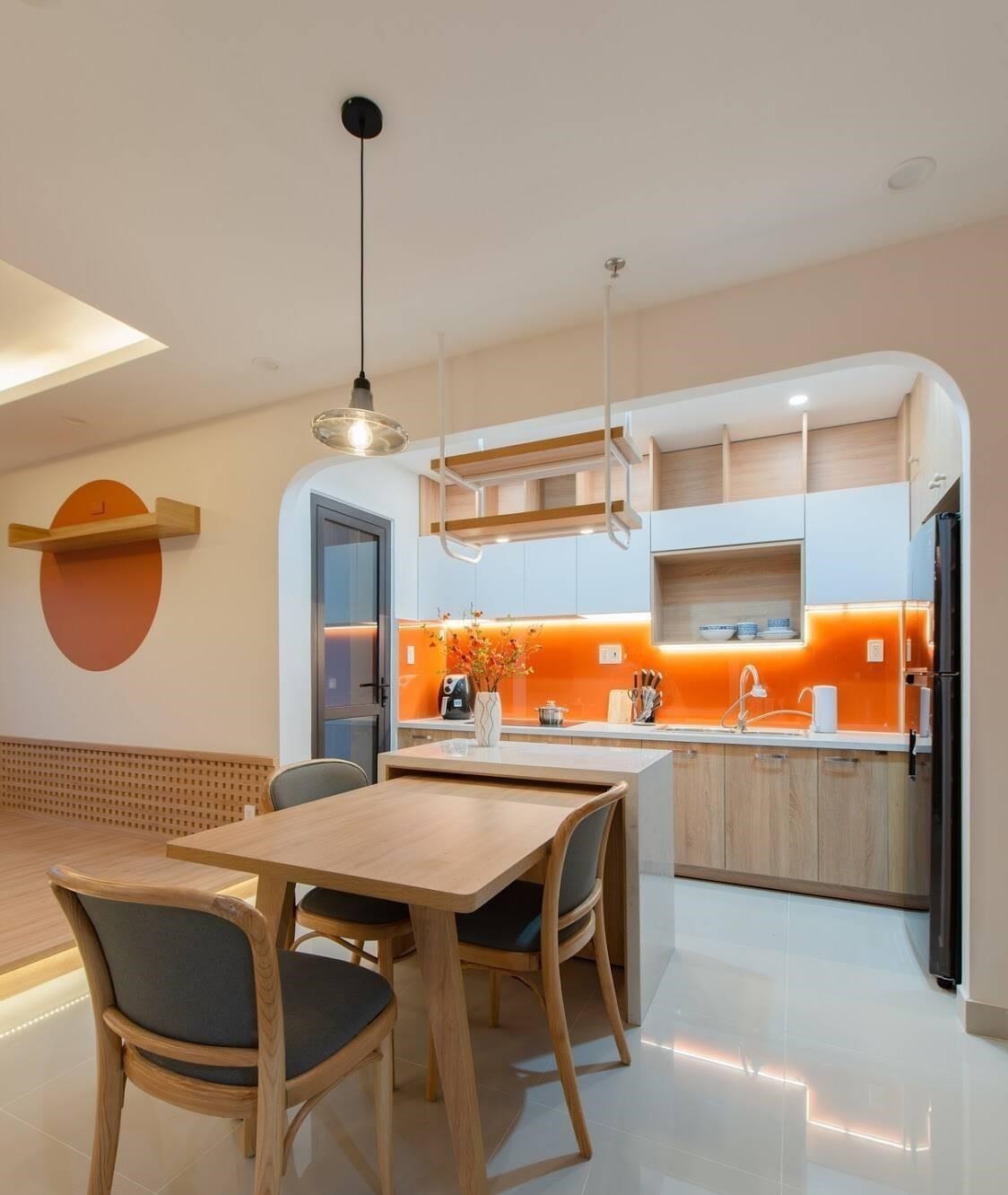 上下铺|78㎡“去客厅化”,扔掉沙发靠墙打5cm高地台,一家5口越住越宽敞