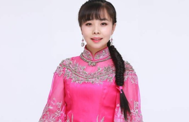 从《星光大道》一夜成名的草根歌手阿宝,为什么突然就不红了?