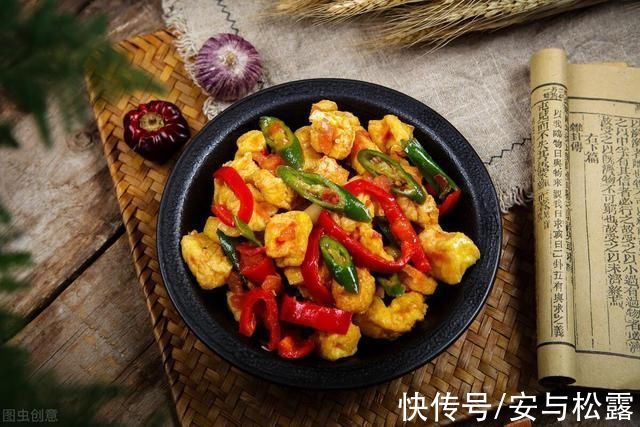 家常焖煎豆腐，吸饱了汤汁的脆皮豆腐，拌饭特香，营养特别丰富