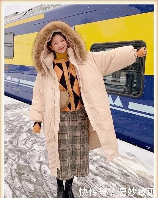 羽绒服+裙子,大衣+裙子,秋冬怎么搭更好看