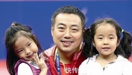 刘国良|刘国梁晒10岁双胞胎女儿,8岁获世界冠军,不料妻子身价也好几亿