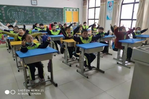 一根鞋带一堂课 沧州市中捷润禾小学劳动技能课这样上