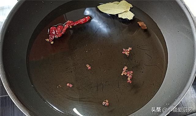 小猫|凉拌毛豆是夏日里不错的小吃，教你正确做法，翠绿好看，鲜嫩入味