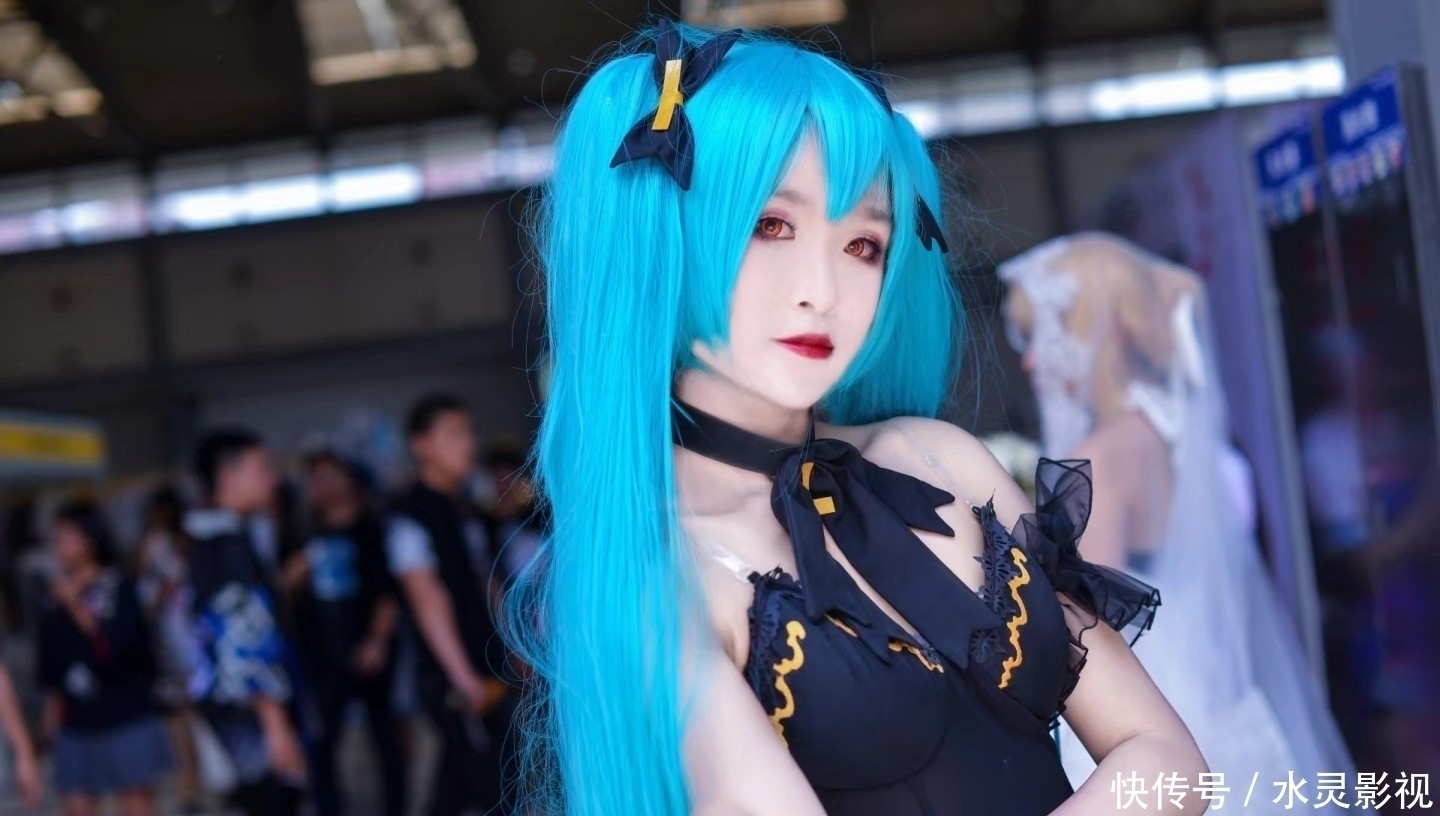吸血鬼Cos|同样是吸血鬼Cos,差距能有多大,萝莉吸血鬼吸睛,初音认真的吗?