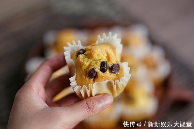 不用打发鸡蛋,也能做出松软可口的小蛋糕,简单易学,成功率超高