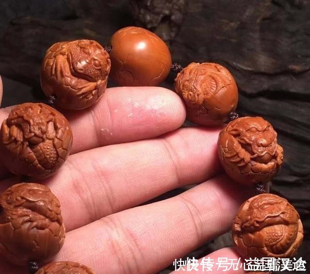 吴光云#橄榄核雕刻十大名家排名——「吴光云」老师作品《脱颖而出》