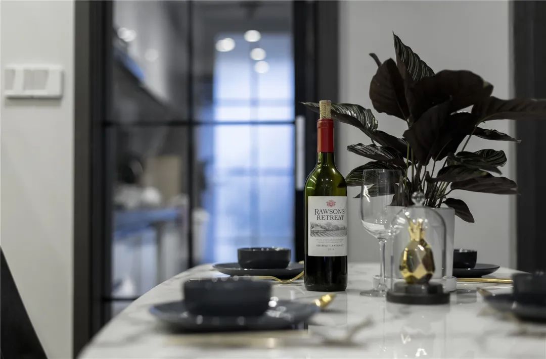 灰+绿植|103㎡现代简约，高级灰+绿植点缀，营造低调舒适的档次