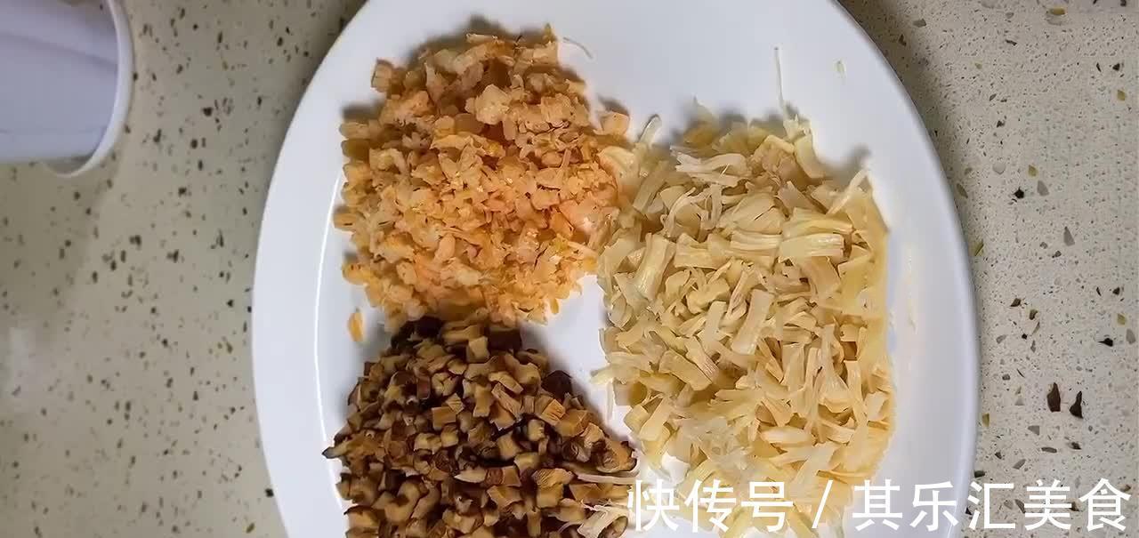 芋头丝丸子,奶奶收藏10年的配方,1口1个软糯Q弹,不油炸更