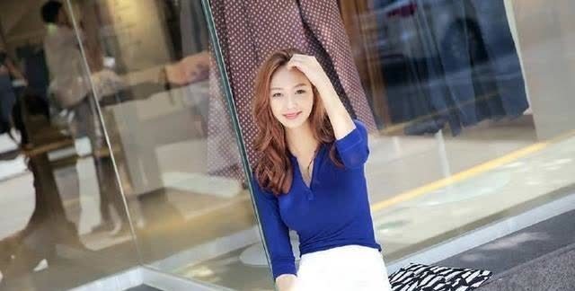 好身材|女生好身材穿上高跟鞋, 显示出高挑迷人的姿态