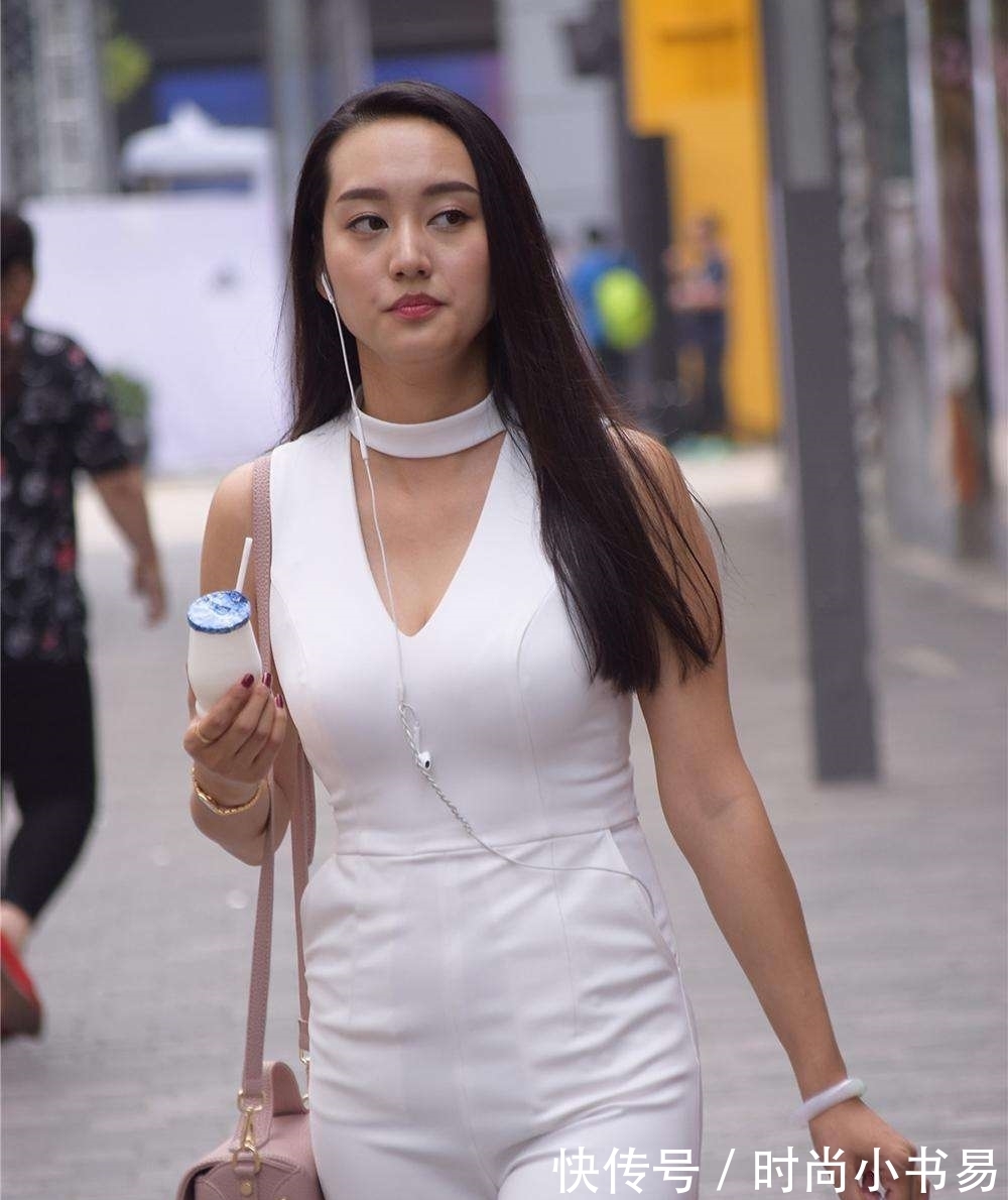 鞋子 阿姨可真会穿,但鞋子是一大败笔,换“人字拖”魅力十足吧?