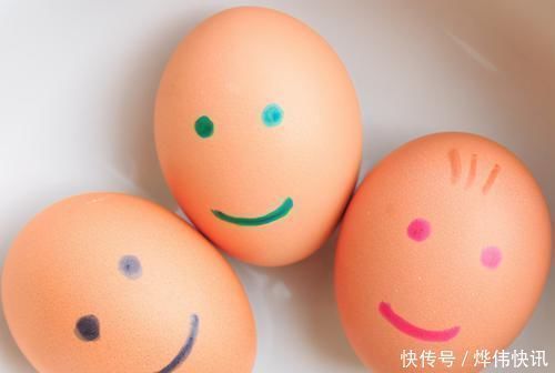 蛋壳|煮鸡蛋只用清水,一看就是外行!大厨加上两样调料,又香又好剥壳