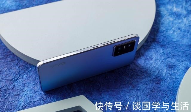 配色|vivo S10 Pro的绮光焕彩配色，确实让我眼前一亮了！