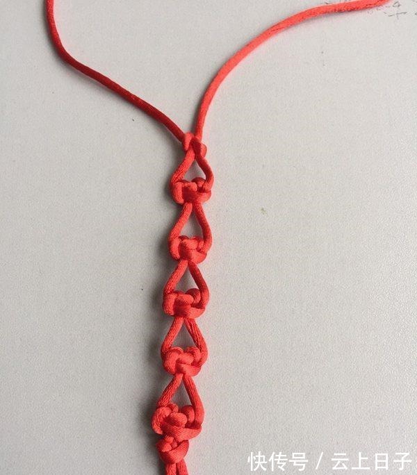 绕圈 心形结手链的编法教程,非常简单,只要2个结法就能编出!收藏了!