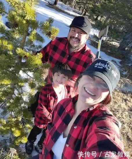 书架$美国八岁男孩作88页插画书,偷藏至图书馆引起百人争相借阅