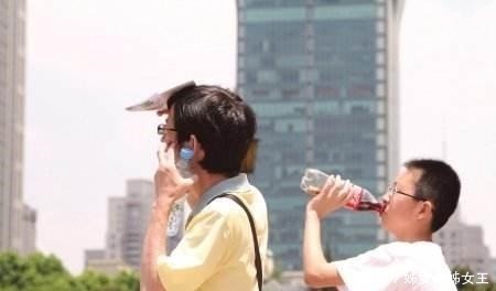 饮水|宝宝喝水有讲究喝不好也易生病,正确的喝水方式家长要掌握!