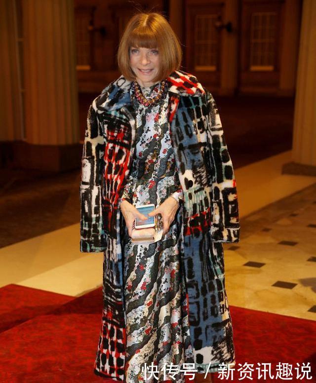 满大街的卡其色也太单调了,这几款大衣更吸睛,看一眼就忘不了