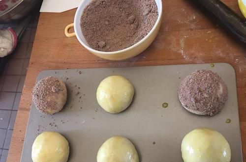 适合小朋友吃的小餐包,奶香浓郁,烤好第二天依然松软Q弹