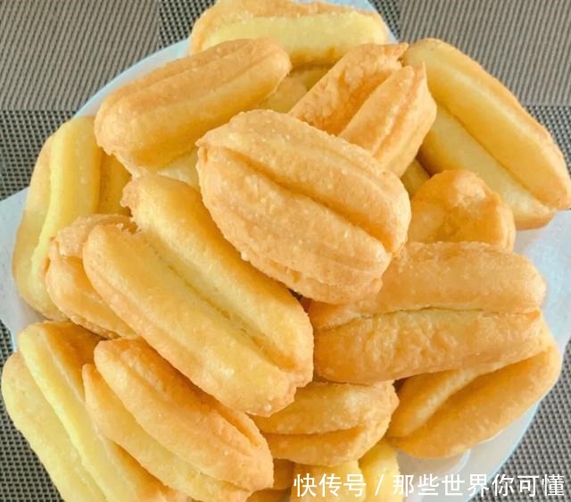 制作油条,蓬松香脆的油条最能称得上“国民早餐”了!