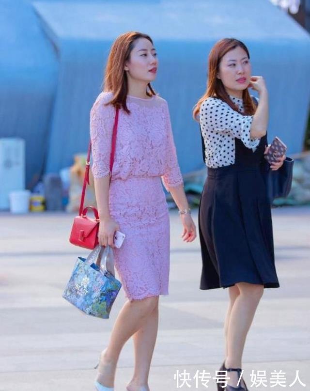 白水|路人街拍,姑娘肤白水嫩很漂亮,满满的贵气感