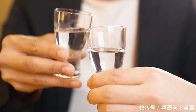 年会上那些酒桌礼仪小细节,你知道几个?这几个细节不要再忽略