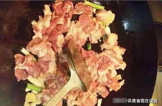 大厨无意透漏：炒猪肉时，多加这“2步”，肉质炒不老，越炒越香