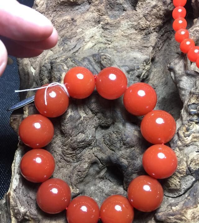 变色|南红为啥会变色?该怎么去保养?