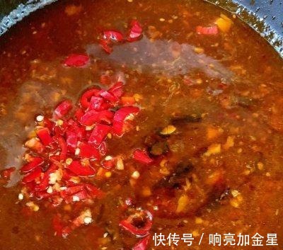 浇汁豆腐|香辣浇汁豆腐,外脆里嫩,酱香浓郁!