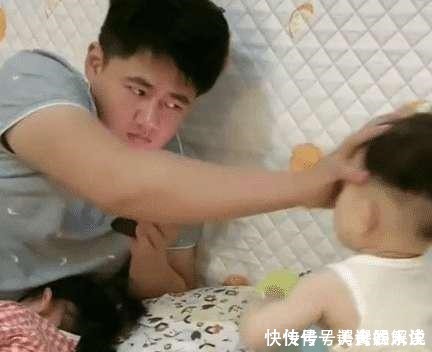 眼神|奶爸“重女轻男”走红,实力演绎儿子和女儿的区别,眼神太犀利!