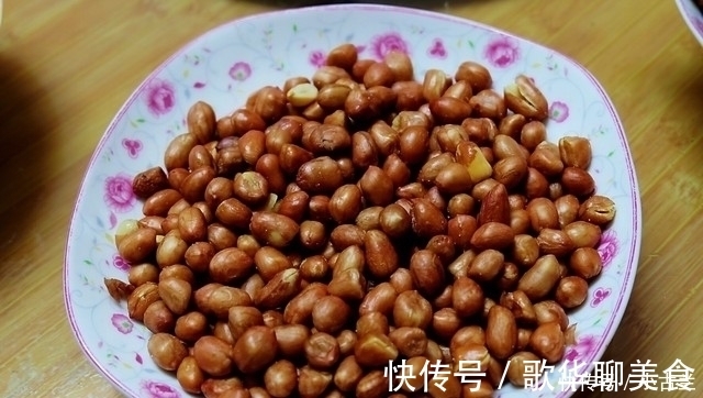 娘家|在娘家聚餐,弟媳妇做了一大桌子菜招待,样样都好吃,亲友全点赞