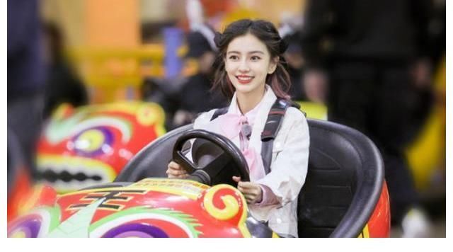 姚译添|蔡徐坤吸管上沾口红被嘲妆浓，镜头放大20倍，全网都欠他一个道歉