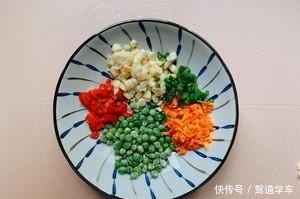 只需手抓饼就可以做的披萨，下班回家做好就能吃，营养卫生又健康