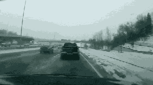 |搞笑GIF: 恐怕你要换一条裤子了 姑娘想都没想直接就坐了上去