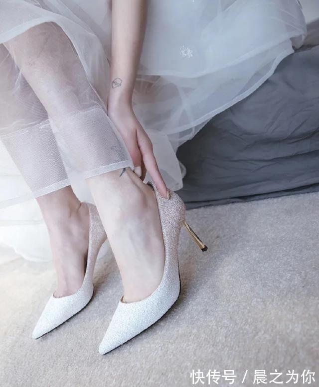 尖头 亮片尖头细跟鞋足够让你在人群中养足眼,路人瞬间沦陷