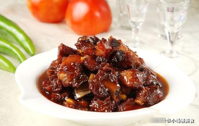 做糖醋排骨时，排骨下锅前多加一步，排骨更入味，而且更鲜嫩