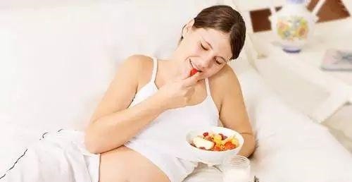 胎盘|怀孕四个月还不显怀 不一定是营养不良, 可能是这4个原因造成!