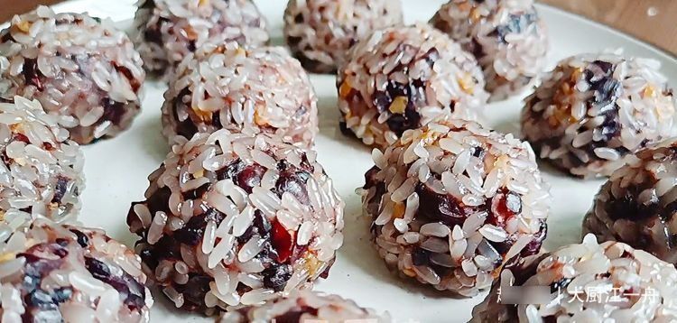 80岁的老奶奶吃了一辈子的红豆,不打豆浆不熬粥,越吃越精神