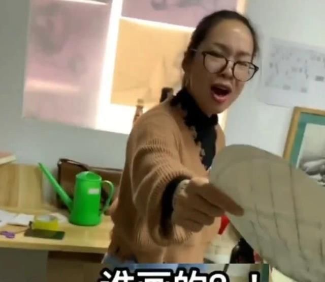 恶搞|美术生画了一团废纸，值日生扫半天没动静，大吼：谁画的？