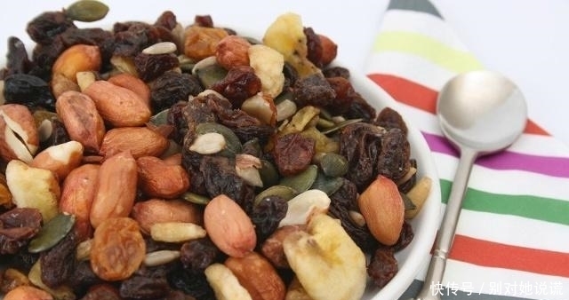每天吃一小把葡萄干,身体会有这个好处!但吃之前这件事要做对!